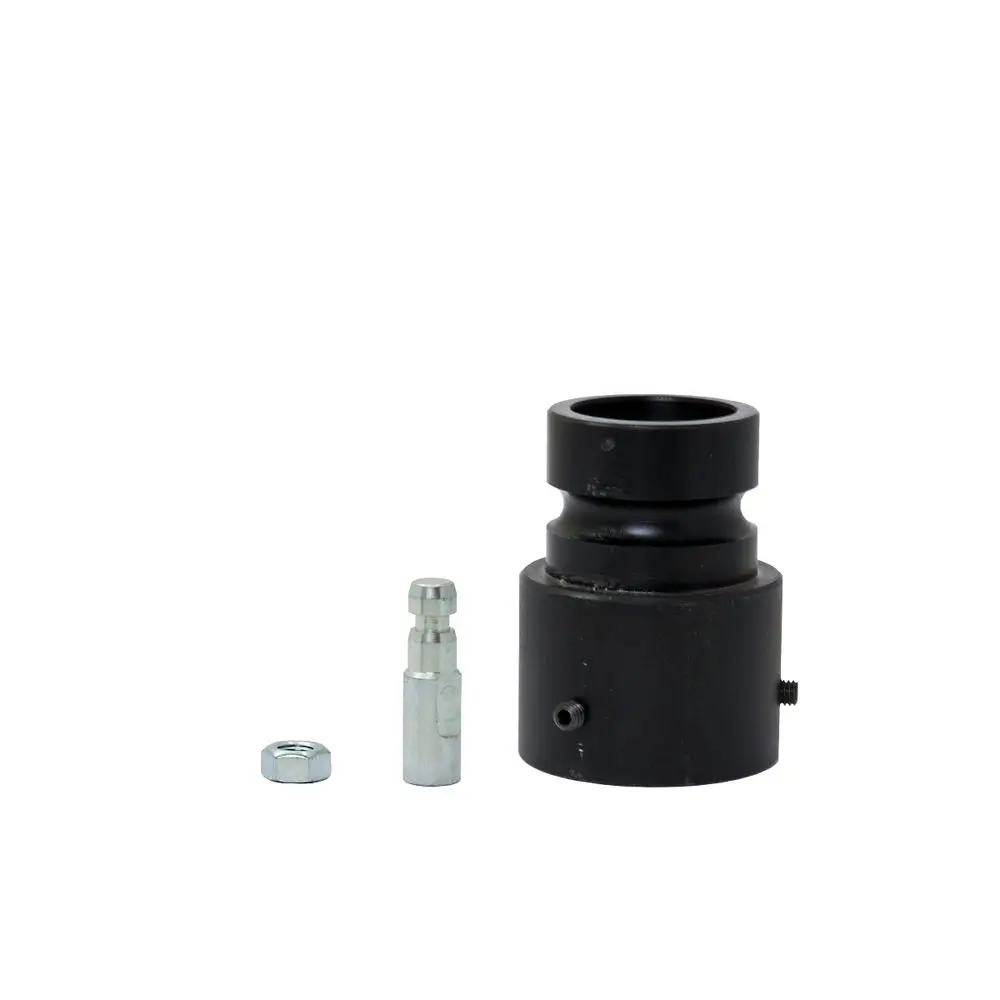 Schwarzer Adapter mit einem Anschlussstück und einer metallischen Verbindung. Passend für ESBE-Anwendungen. Zubehörteile liegen rechts neben dem Adapter.
